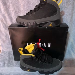 Retro 9 university gold